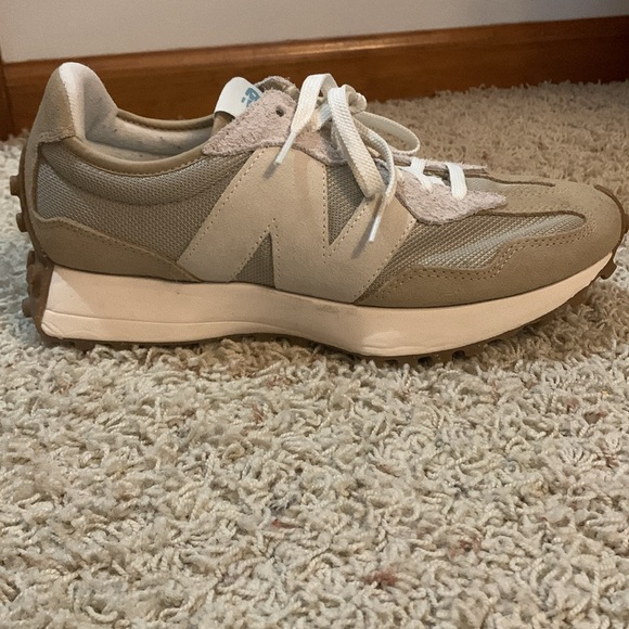 New Balance 327 - Picture 2 of 4